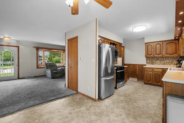 1419 SPRUCE HILLS DR, Bettendorf, IA 52722