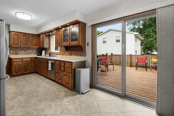 1419 SPRUCE HILLS DR, Bettendorf, IA 52722