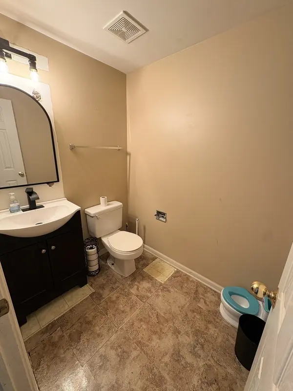 1422 W SPLIT OAK CIR, Round Lake Beach, IL 60073