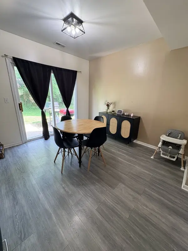1422 W SPLIT OAK CIR, Round Lake Beach, IL 60073
