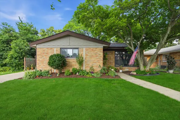 2455 Belleview AVE, Westchester, IL 60154