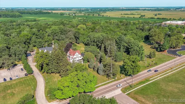 526 N Main ST, Elburn, IL 60119