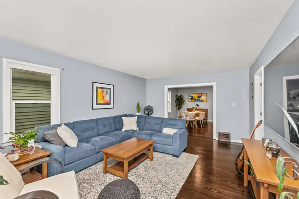 130 W Burlington AVE, Westmont, IL 60559