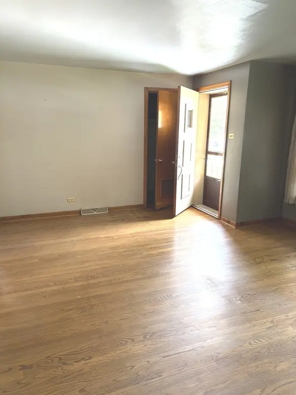 10525 S Millard AVE, Chicago, IL 60655