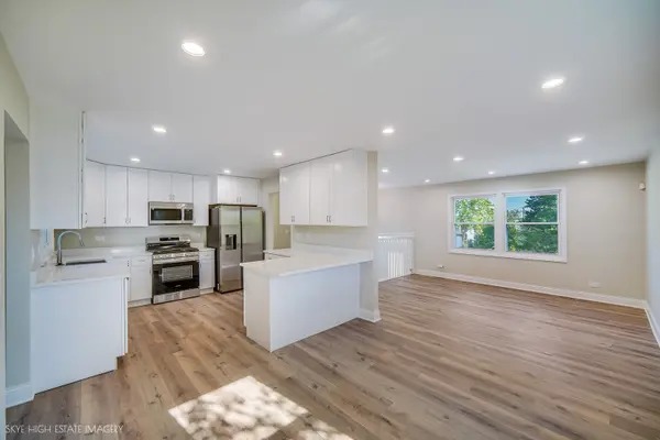 8131 W Evergreen DR, Frankfort, IL 60423