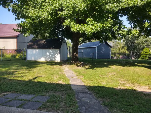 315 Circle DR, Vienna, IL 62995