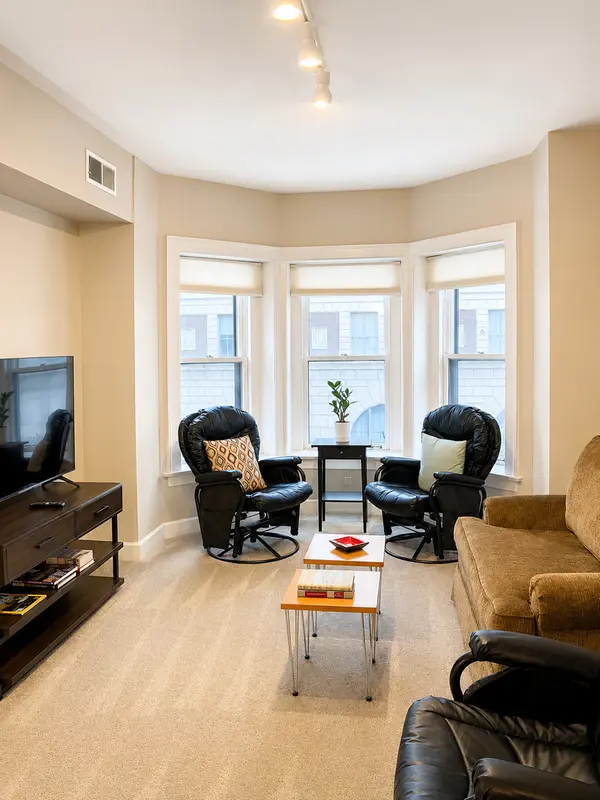 642 N Dearborn ST #4, Chicago, IL 60654