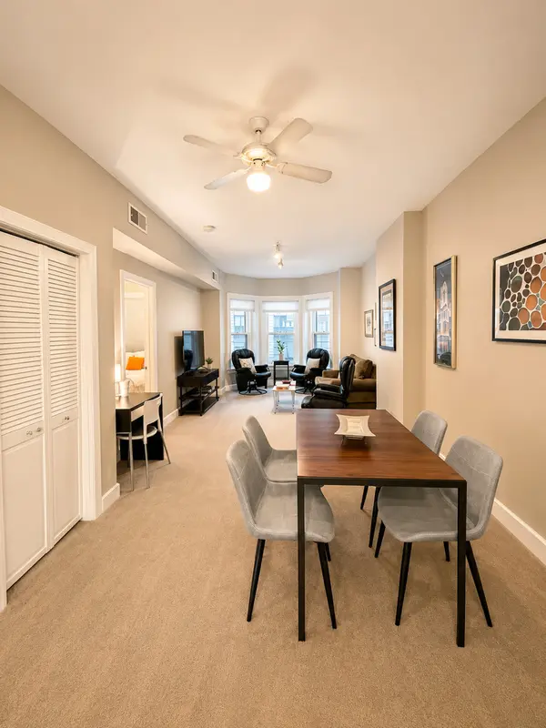 642 N Dearborn ST #4, Chicago, IL 60654