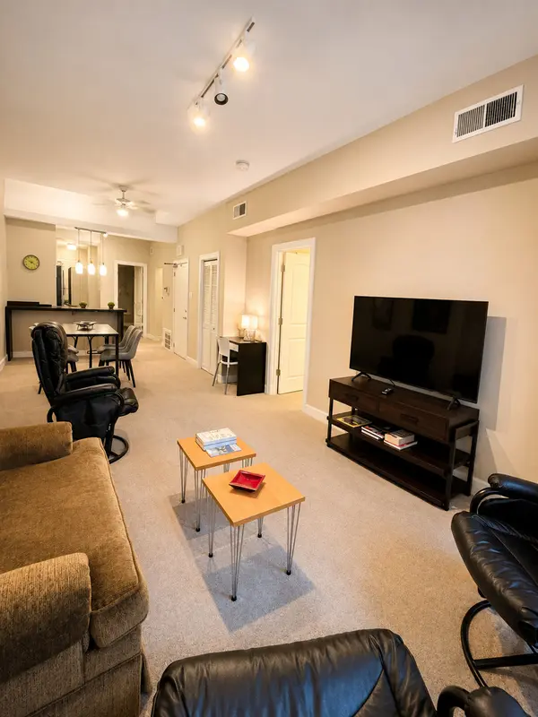 642 N Dearborn ST #4, Chicago, IL 60654