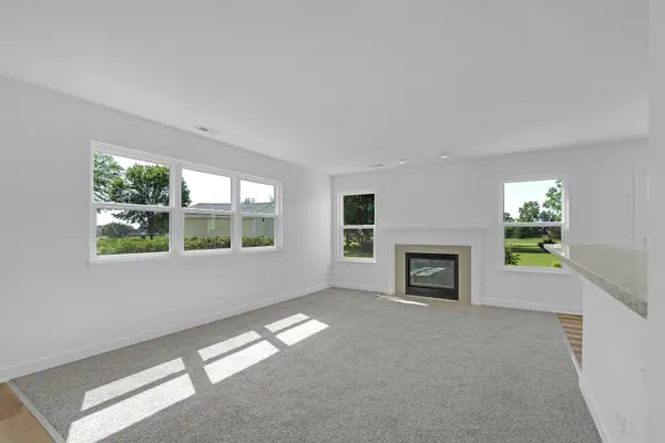 260 Wedgewood CIR, Lake In The Hills, IL 60156