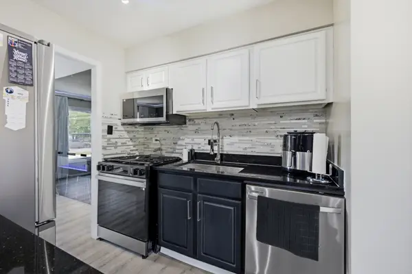 1470 Devonshire LN, Hoffman Estates, IL 60169