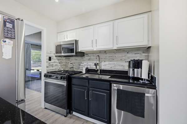 1470 Devonshire LN, Hoffman Estates, IL 60169