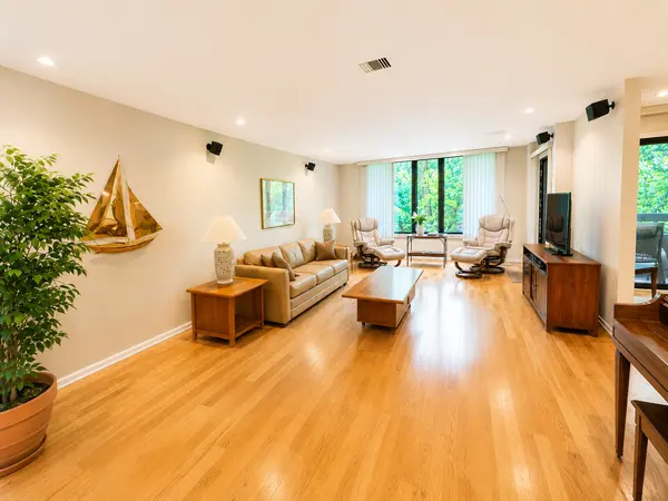 1401 Burr Oak RD #303B, Hinsdale, IL 60521