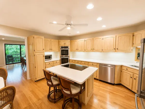 1401 Burr Oak RD #303B, Hinsdale, IL 60521