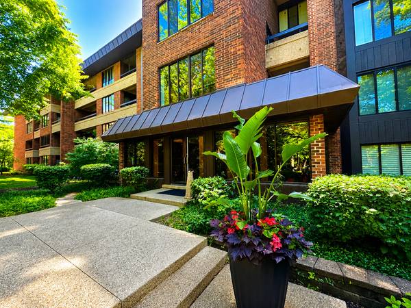 1401 Burr Oak RD #303B, Hinsdale, IL 60521