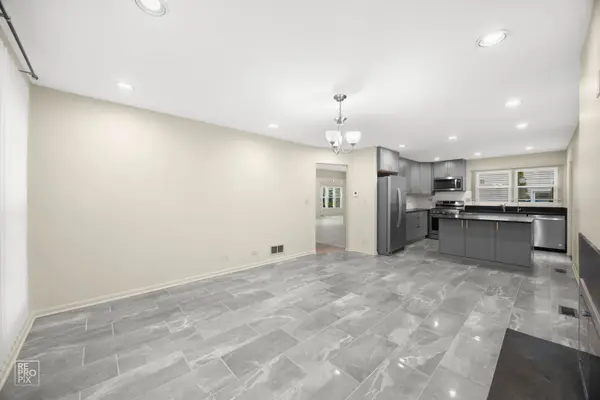 1002 HOBSON DR, Buffalo Grove, IL 60089