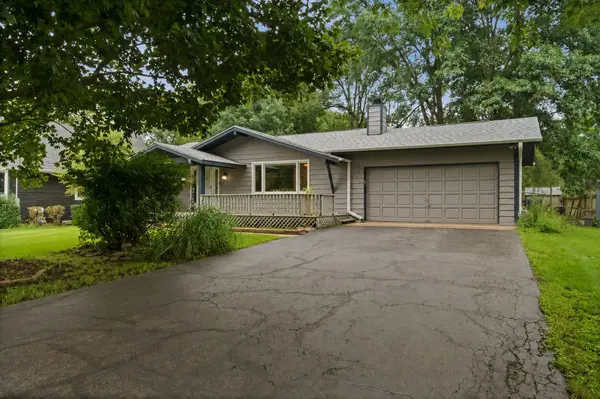 1225 Winaki TRL, Algonquin, IL 60102
