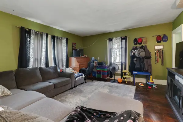 300 N Bogardus ST, Elkhart, IL 62634