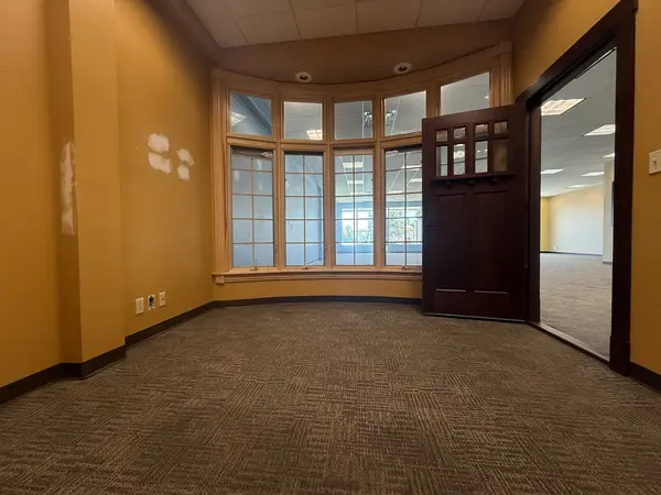 2830 E 53RD ST, Davenport, IA 52807