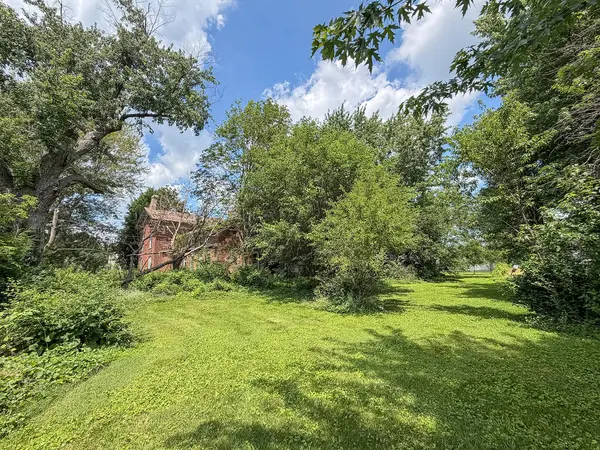 303 N Broadway ST, Newman, IL 61942