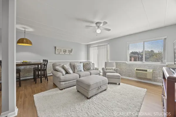 1060 N Mill ST #202, Naperville, IL 60563