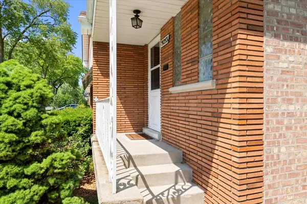 9253 S Sacramento AVE, Evergreen Park, IL 60805