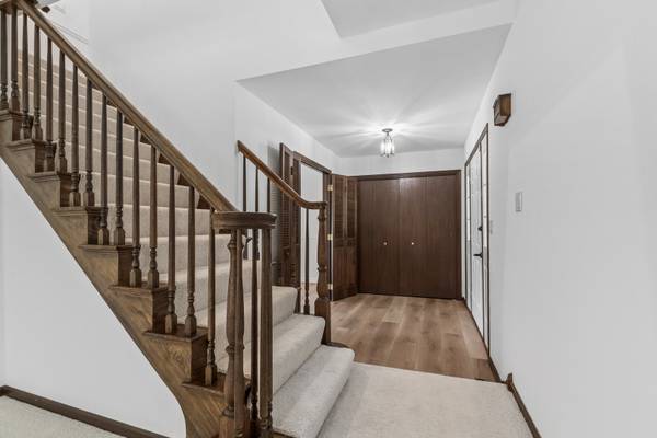 5017 Kenneth DR, Crystal Lake, IL 60014