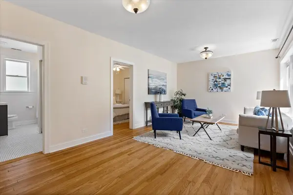 1226 Elmwood AVE #1W, Evanston, IL 60202