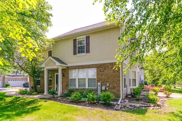 2636 Pondview DR, Algonquin, IL 60102
