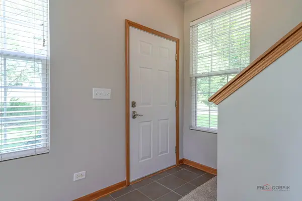 2636 Pondview DR, Algonquin, IL 60102