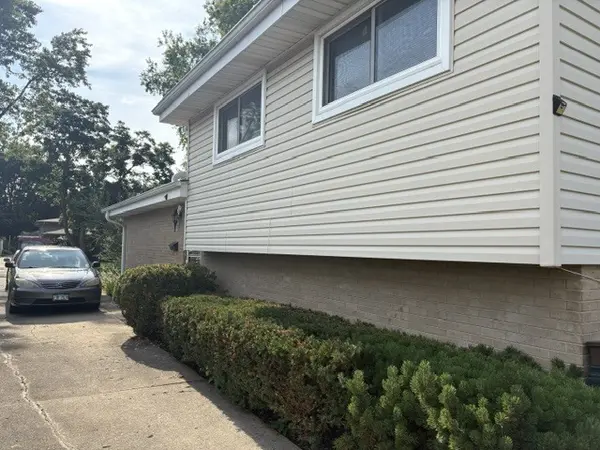 231 Lincoln LN, Wheeling, IL 60090