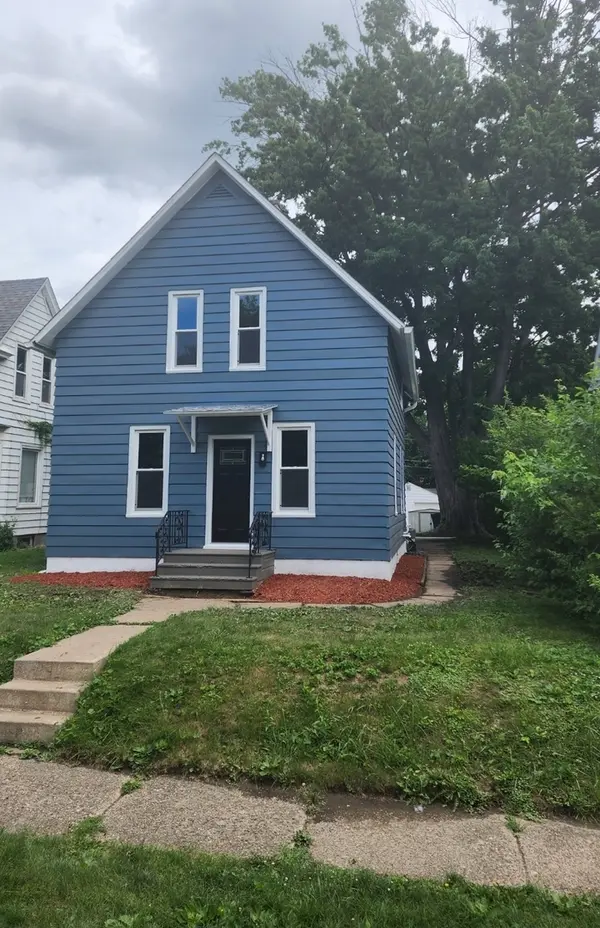 1718 11th ST, Moline, IL 61265