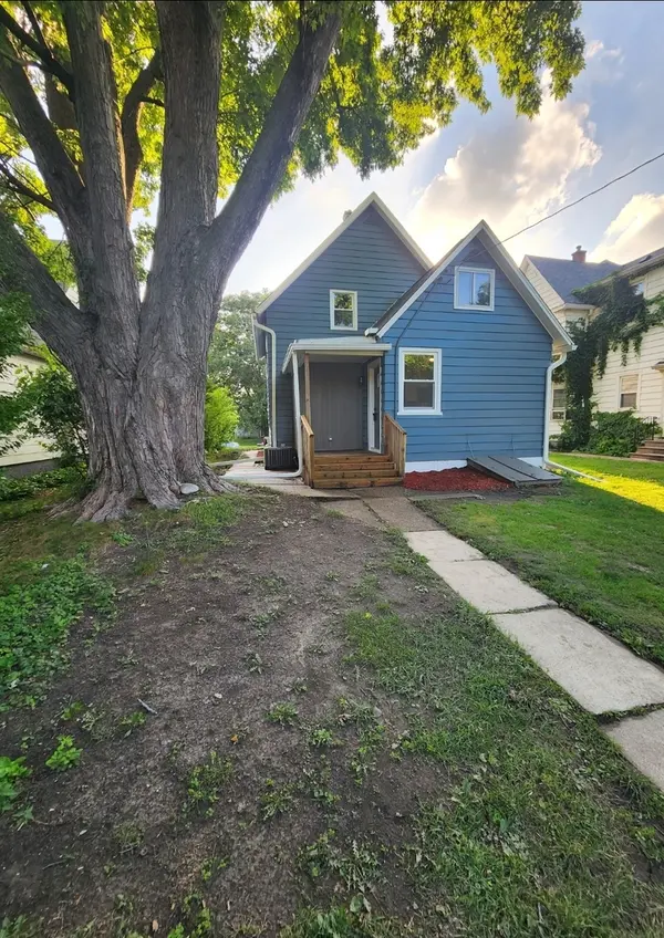 1718 11th ST, Moline, IL 61265