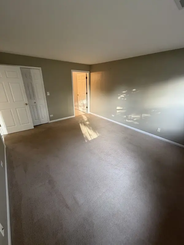 205 ASHBURY LN E #E3, Roselle, IL 60172