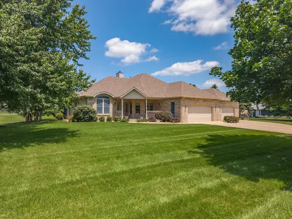 581 Fairway DR, El Paso, IL 61738