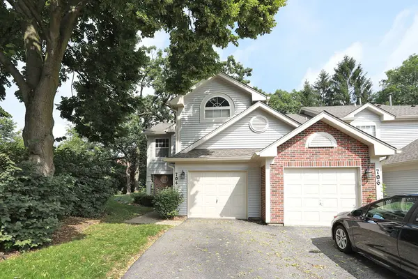 704 Shady Oaks CT, Elgin, IL 60120