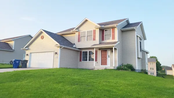 4339 55th AVE, Bettendorf, IA 52722