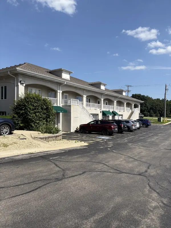 1001 E Chicago AVE #111, Naperville, IL 60540
