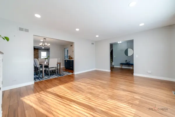 631 Cobblestone LN, Buffalo Grove, IL 60089