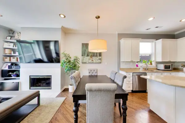 1732 W Diversey Pkwy #2W, Chicago, IL 60614