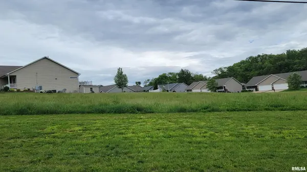 600 E 19TH AVE, Coal Valley, IL 61240