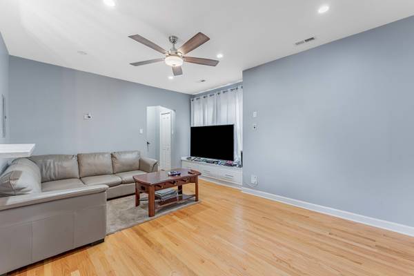 5717 N Kimball AVE #2N, Chicago, IL 60659