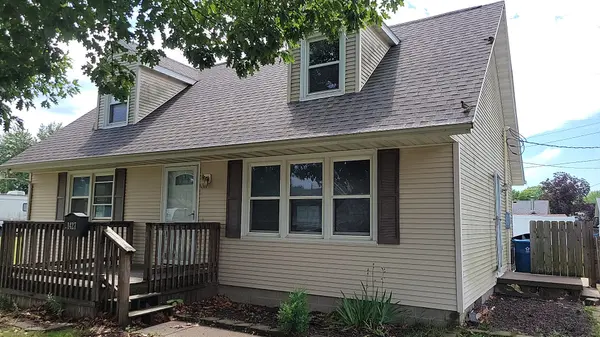 1427 woods AVE, Camanche, IA 52730