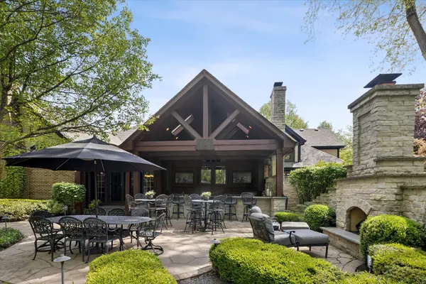 2455 Persimmon DR, St. Charles, IL 60174