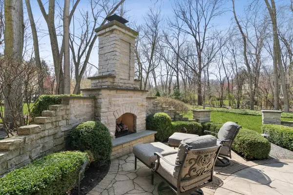 2455 Persimmon DR, St. Charles, IL 60174