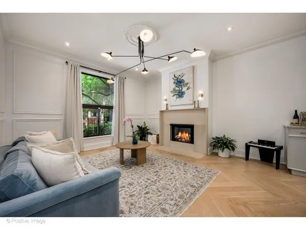 17 E Division ST #1E, Chicago, IL 60610