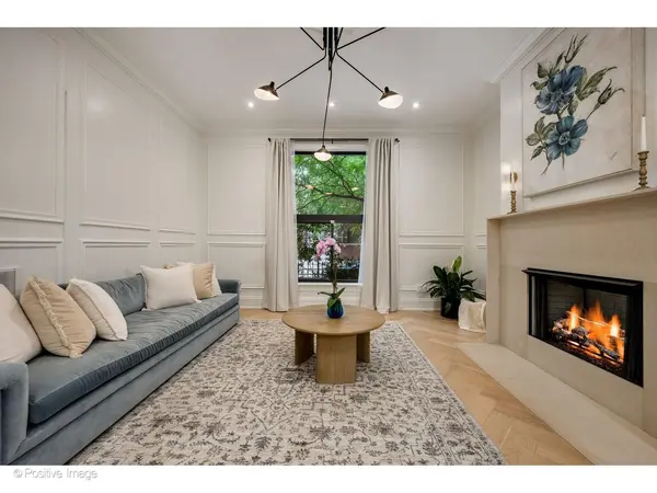 17 E Division ST #1E, Chicago, IL 60610