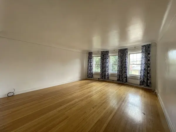 5832 N Virginia AVE #2, Chicago, IL 60659