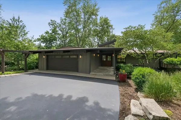 83 Lakeview Pkwy, Barrington, IL 60010