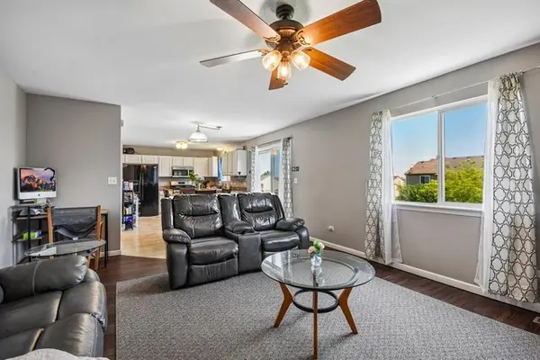2011 Sunset CT, Zion, IL 60099